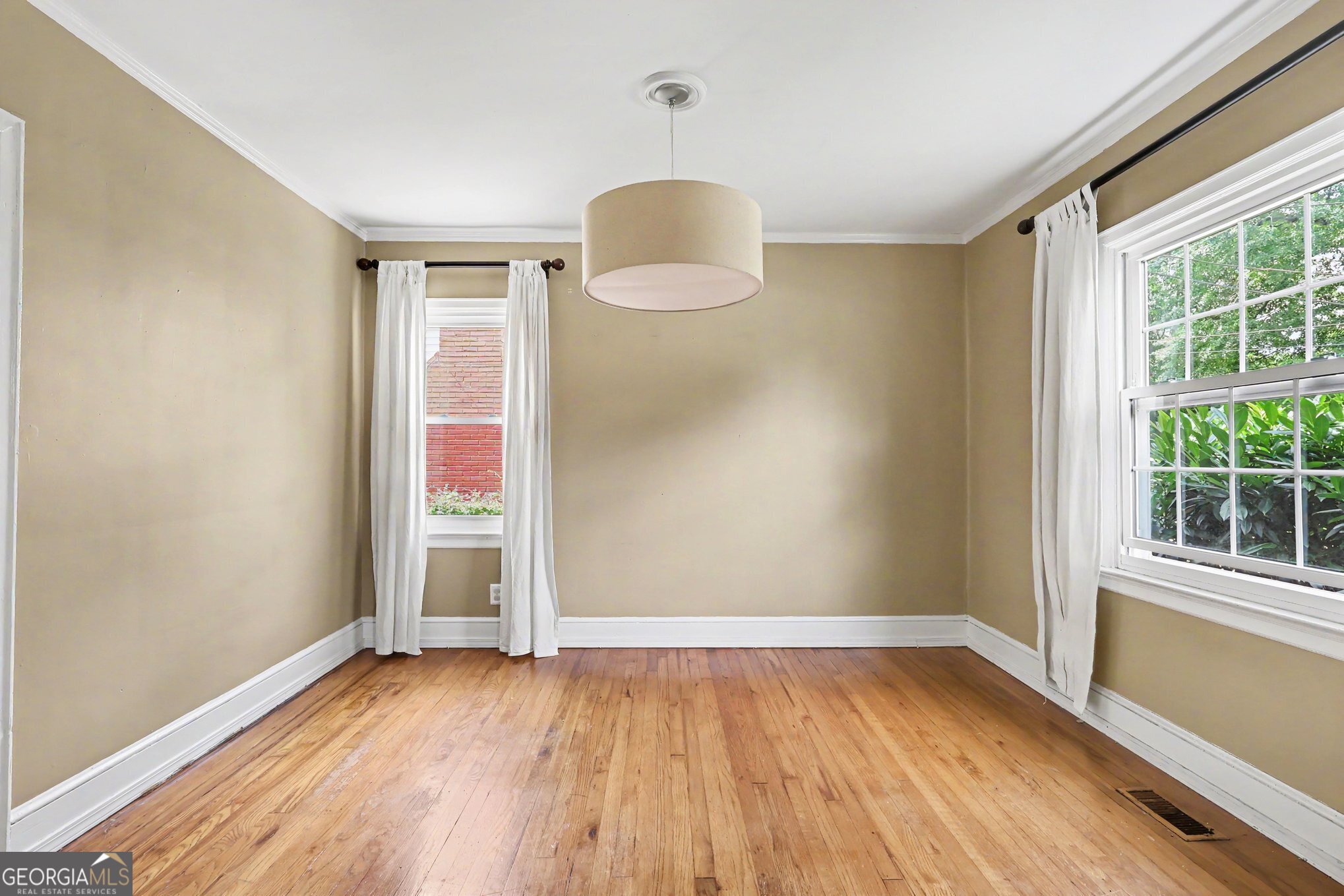 2531 Batavia Street Property Photo 9