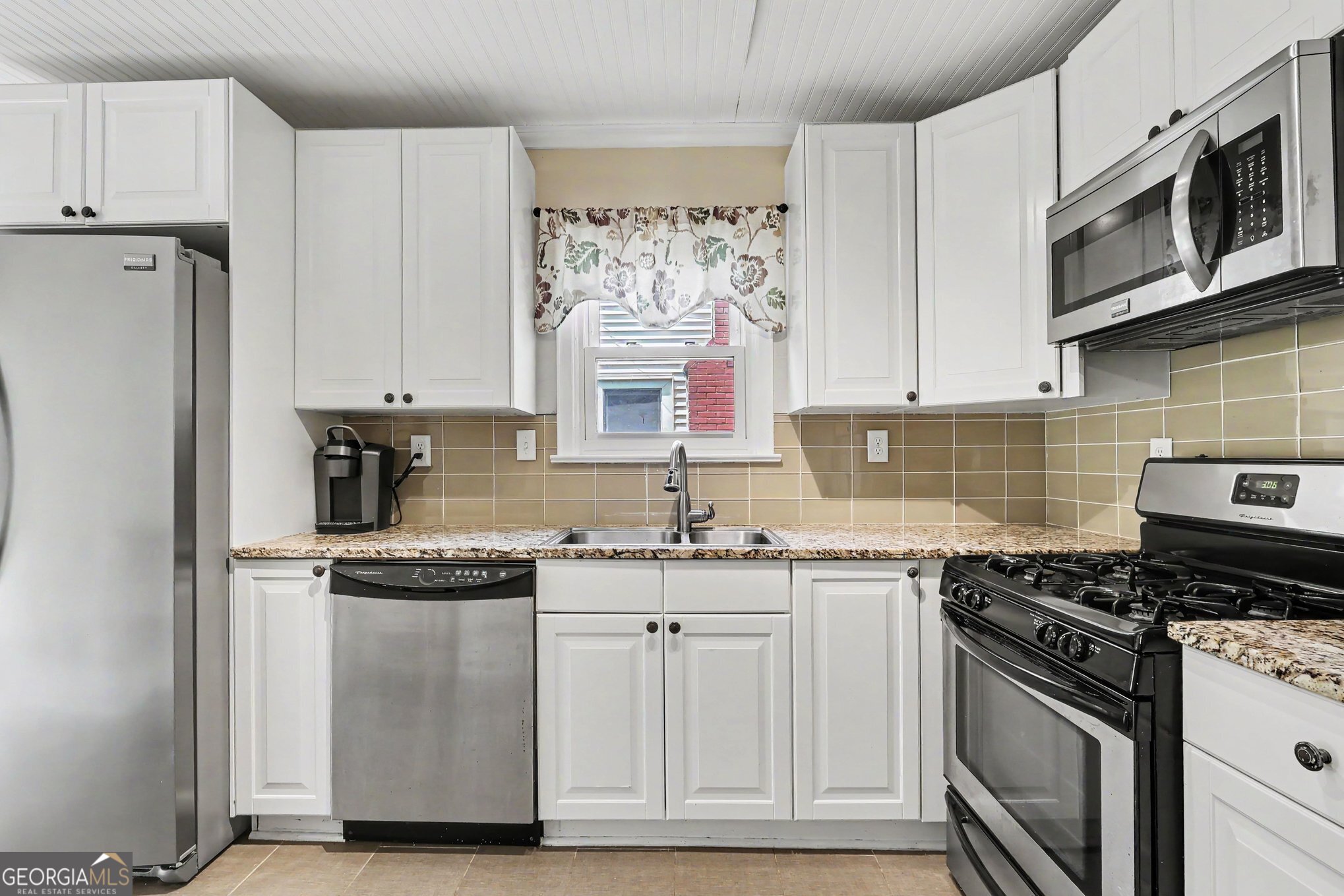 2531 Batavia Street Property Photo 11