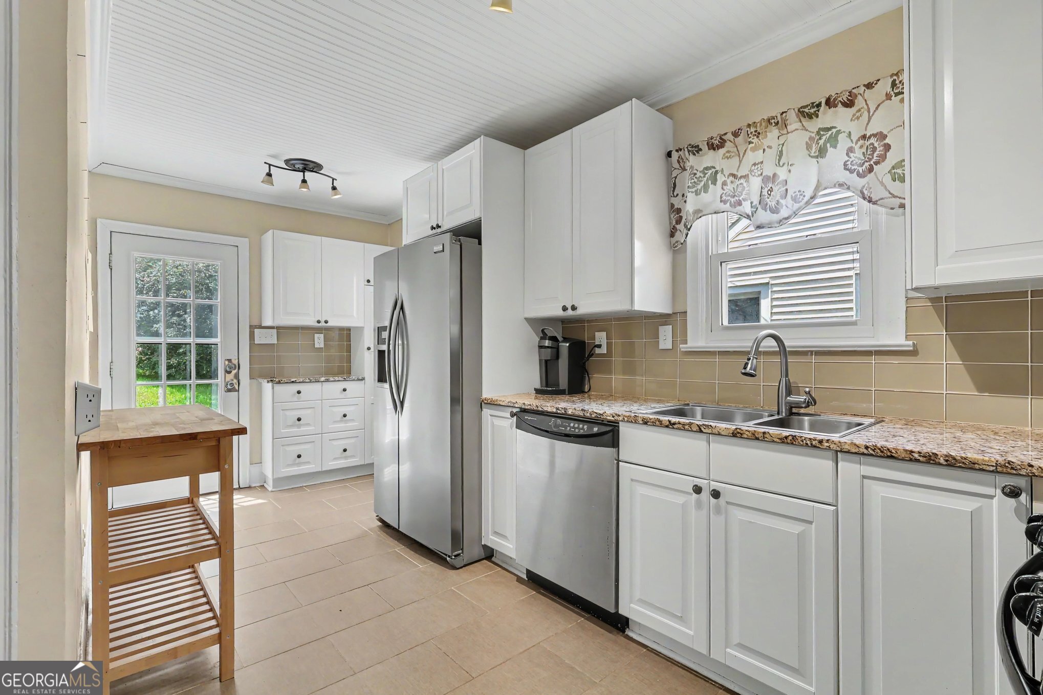 2531 Batavia Street Property Photo 12