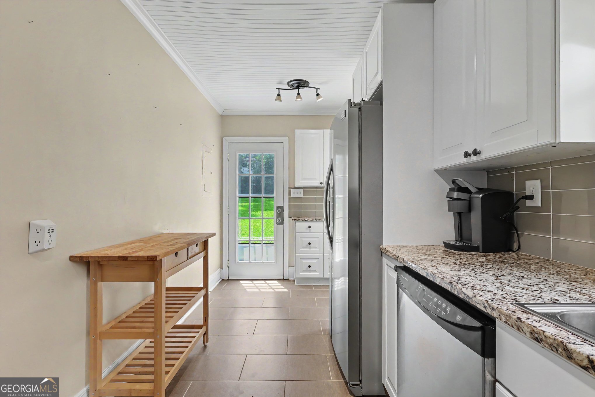 2531 Batavia Street Property Photo 13
