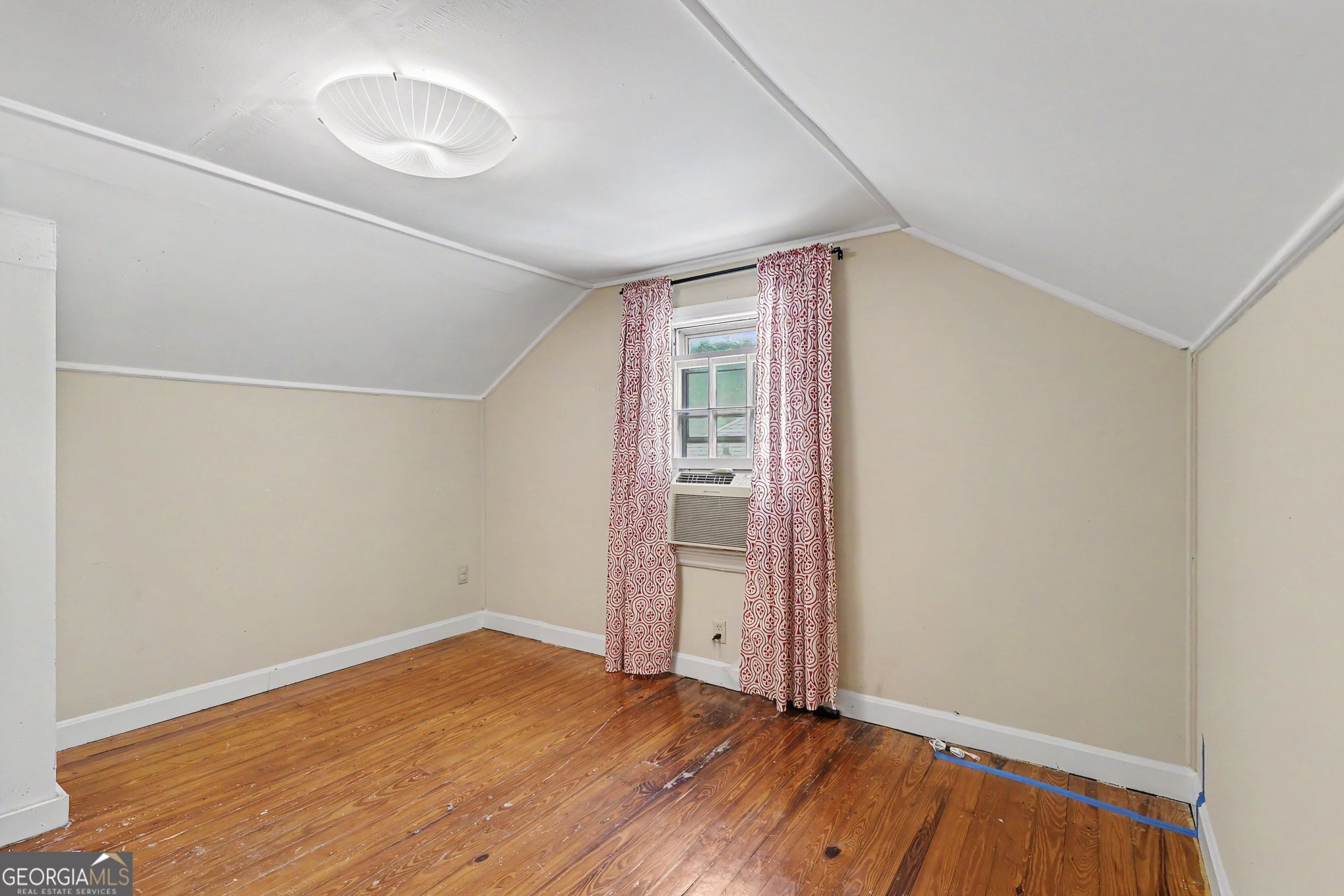 2531 Batavia Street Property Photo 24
