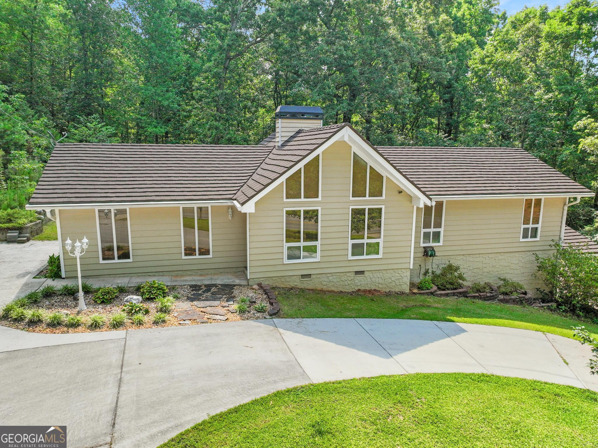 3071 White Road Ne Property Photo 1
