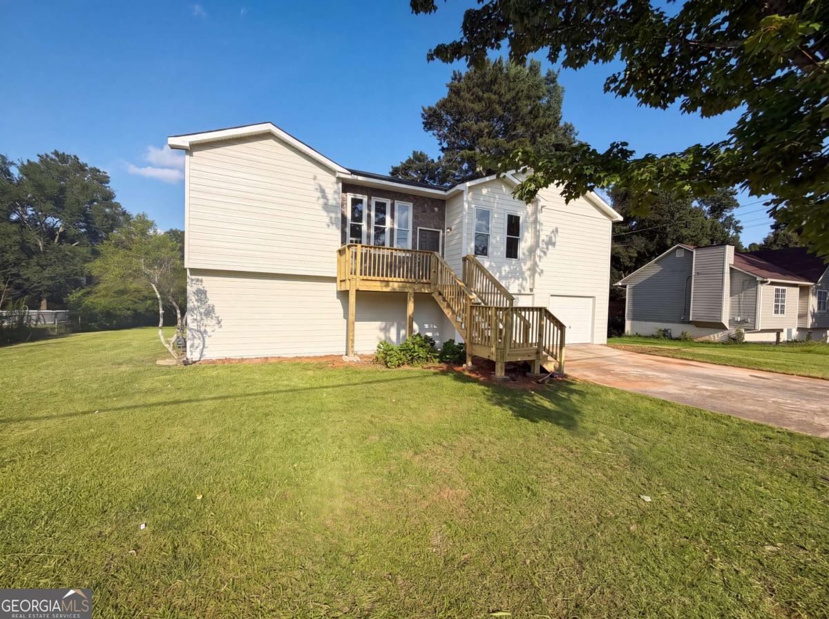 1872 David Drive Property Photo 3