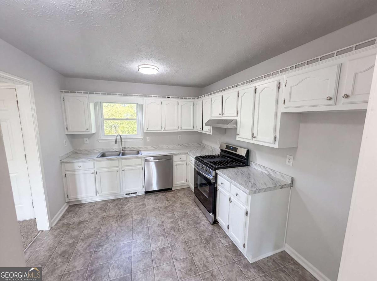 1872 David Drive Property Photo 7
