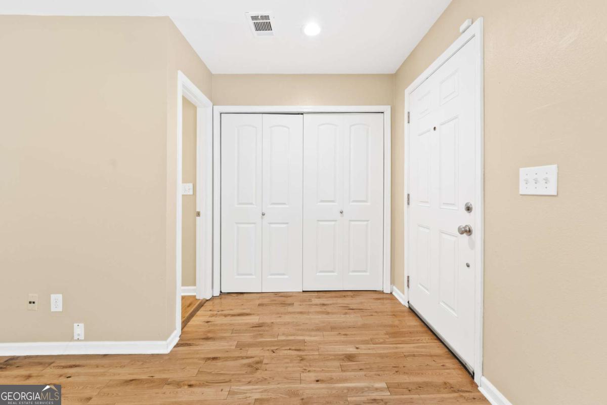 2266 Oak Glenn Circle Property Photo 6