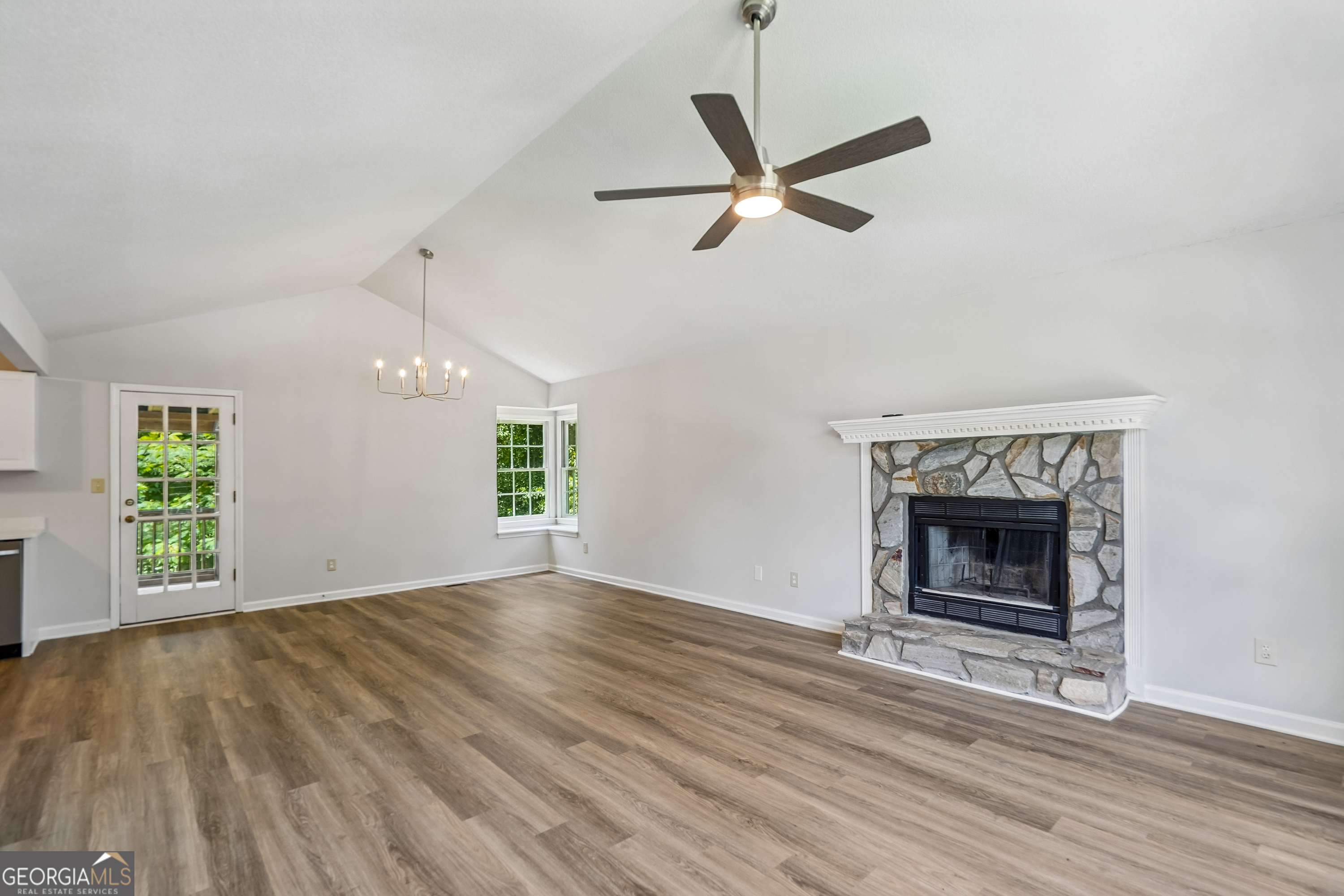 18 Cherry Cove Property Photo 4