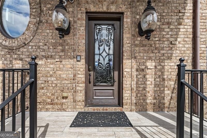 629 Boulevard Ne Property Photo 2
