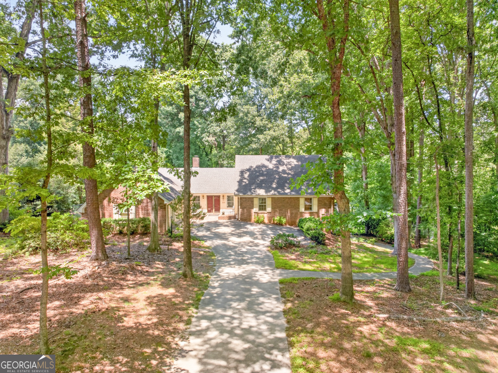 2220 Valley Creek Circle Property Photo 1