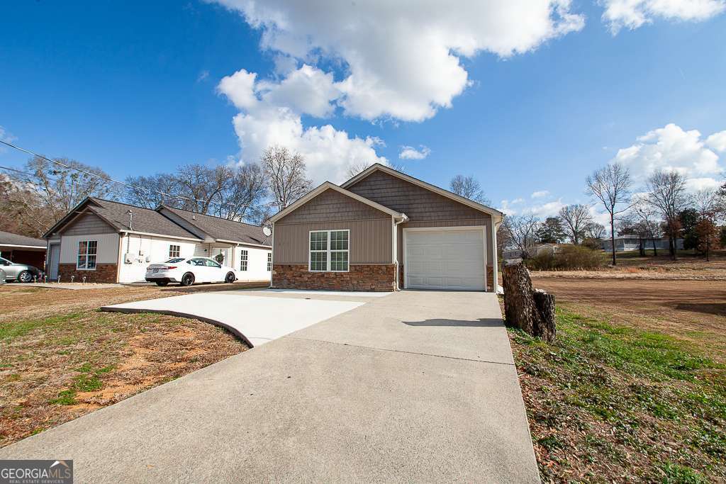 511 Circle Drive Property Photo 2