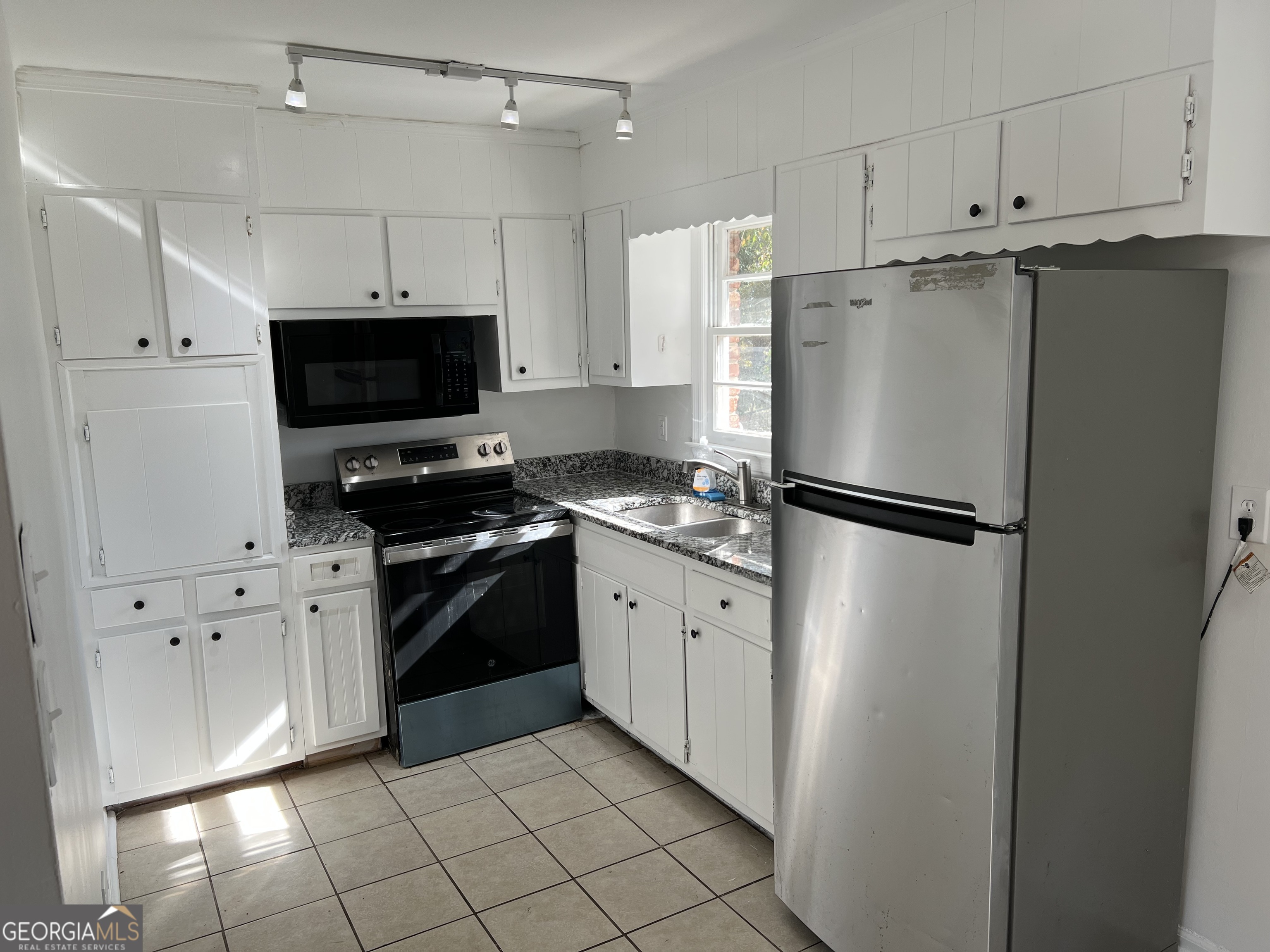 2581 Oak Circle Property Photo 3