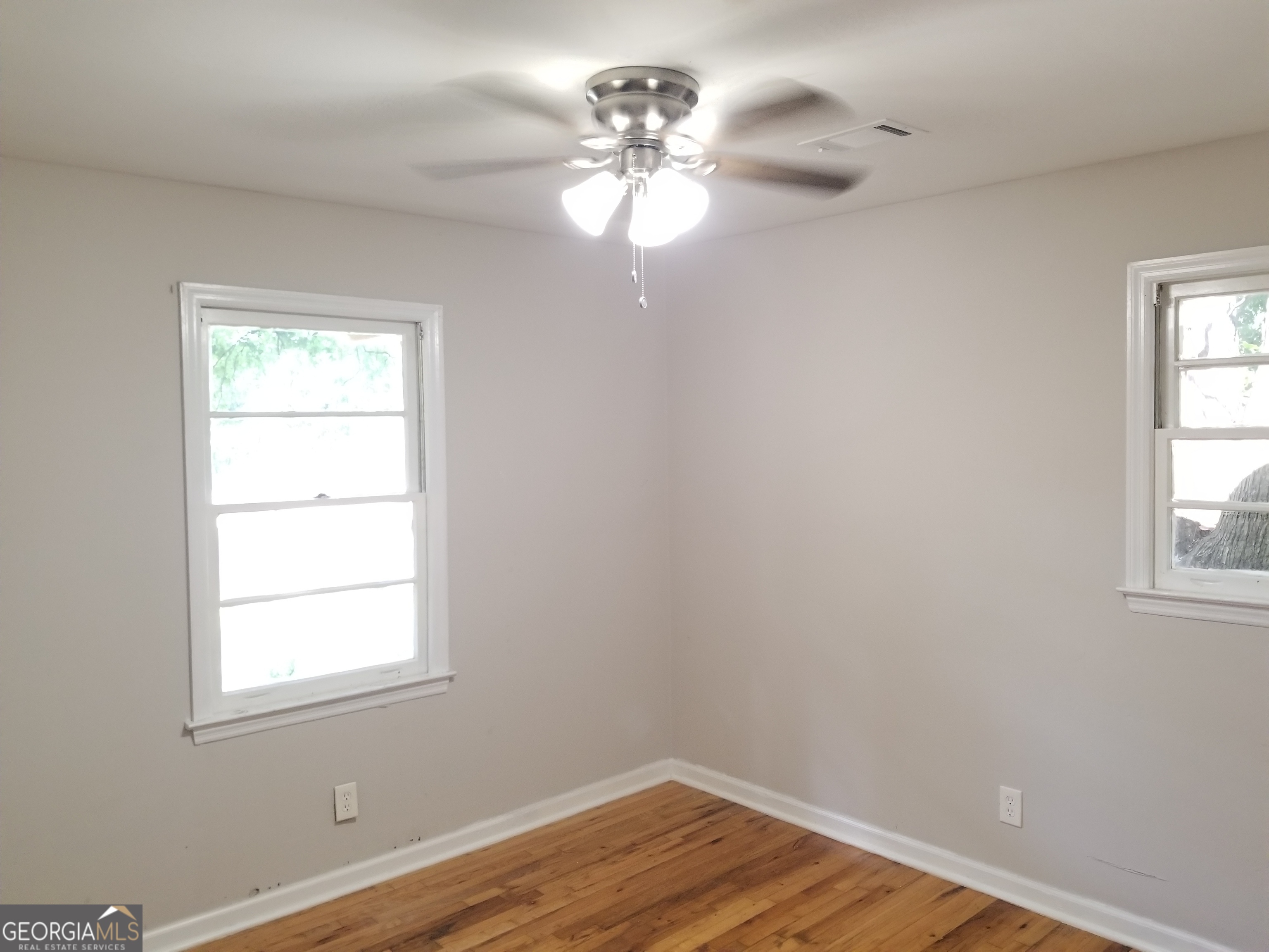 2581 Oak Circle Property Photo 6