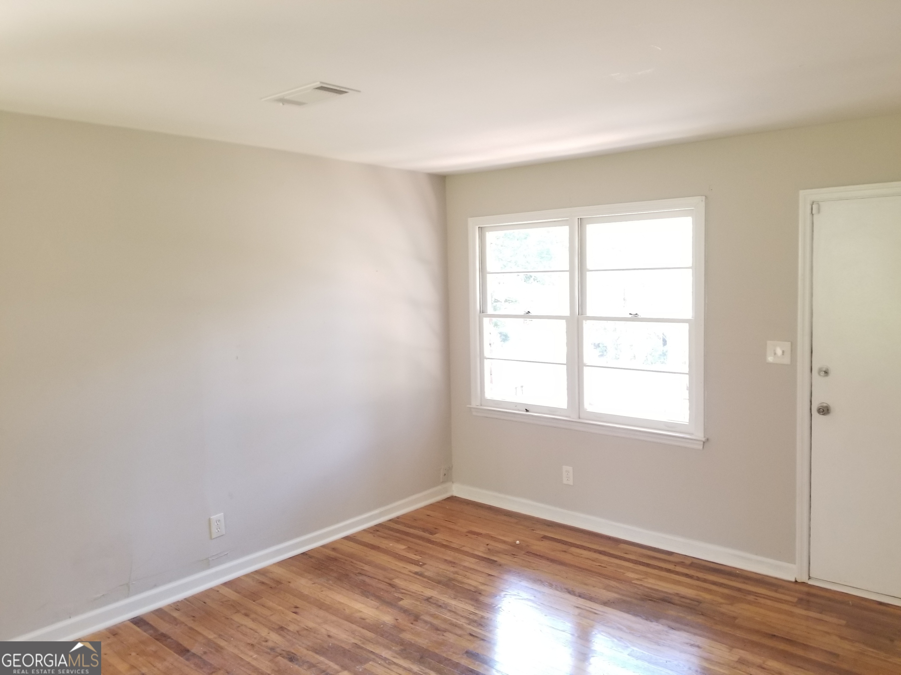 2581 Oak Circle Property Photo 9