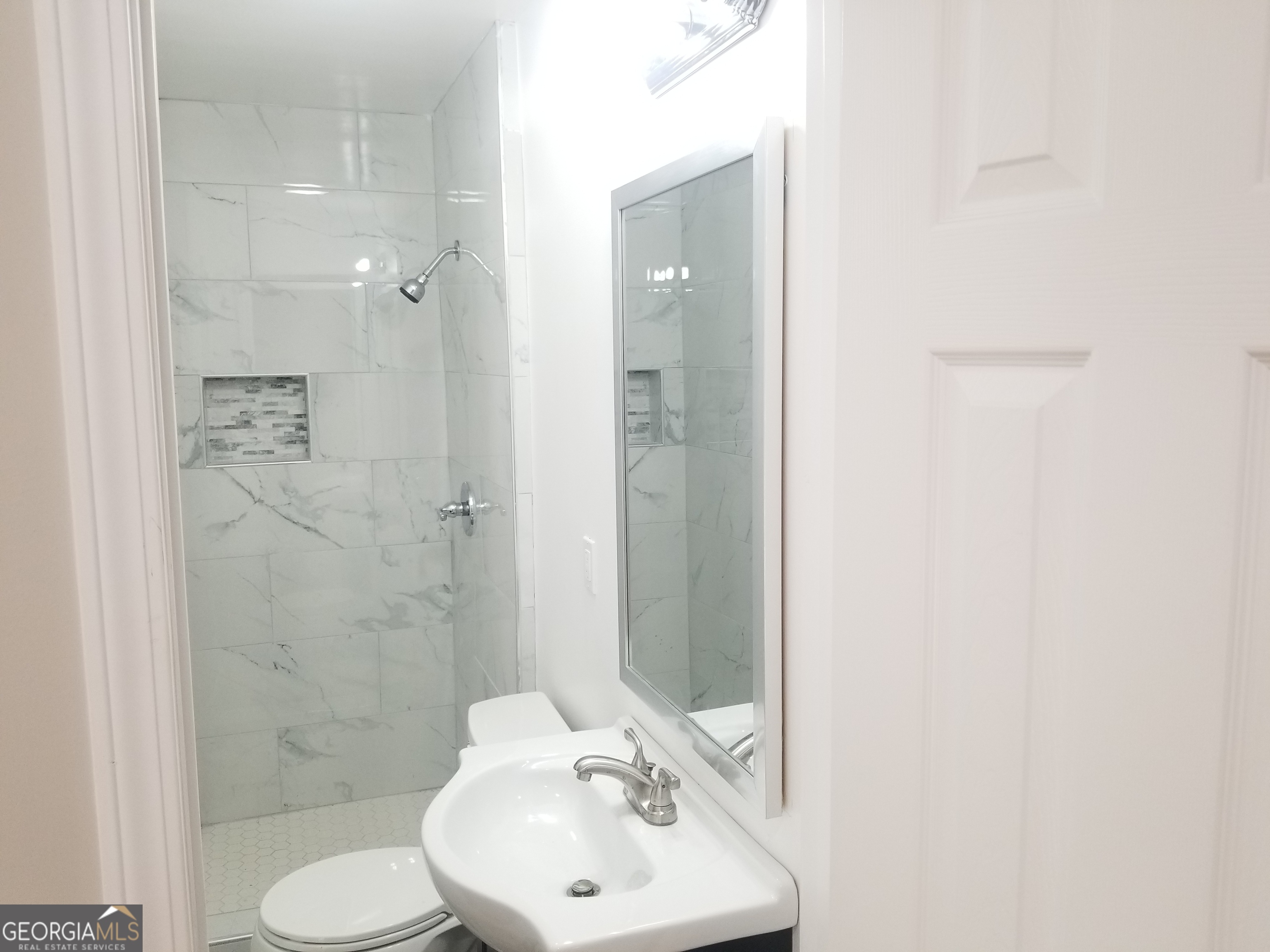 2467 Calvin Avenue Property Photo 8