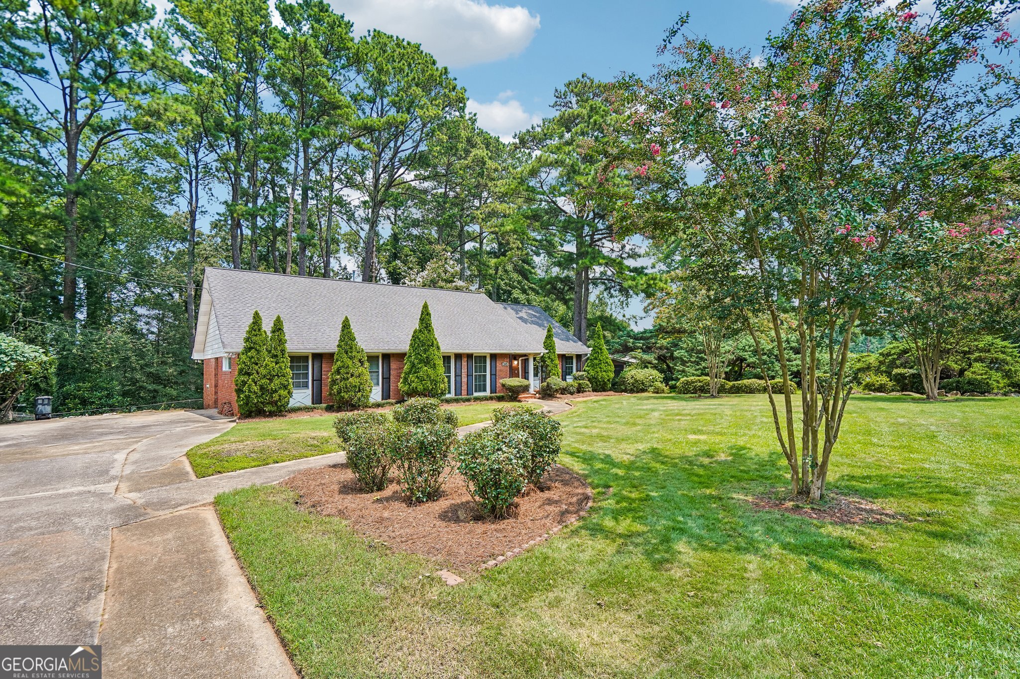 2615 Skyline Drive Property Photo 3