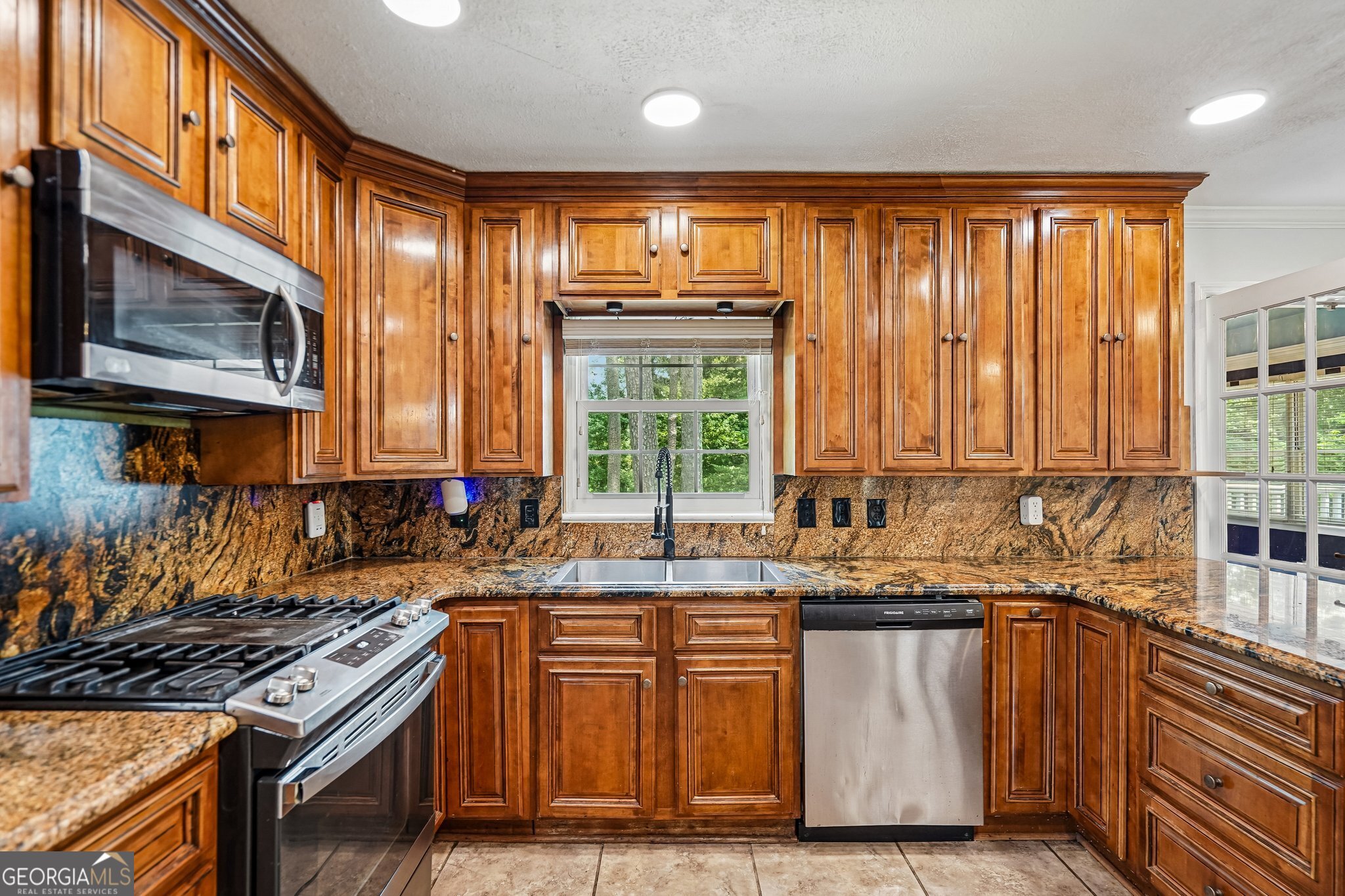 2615 Skyline Drive Property Photo 8