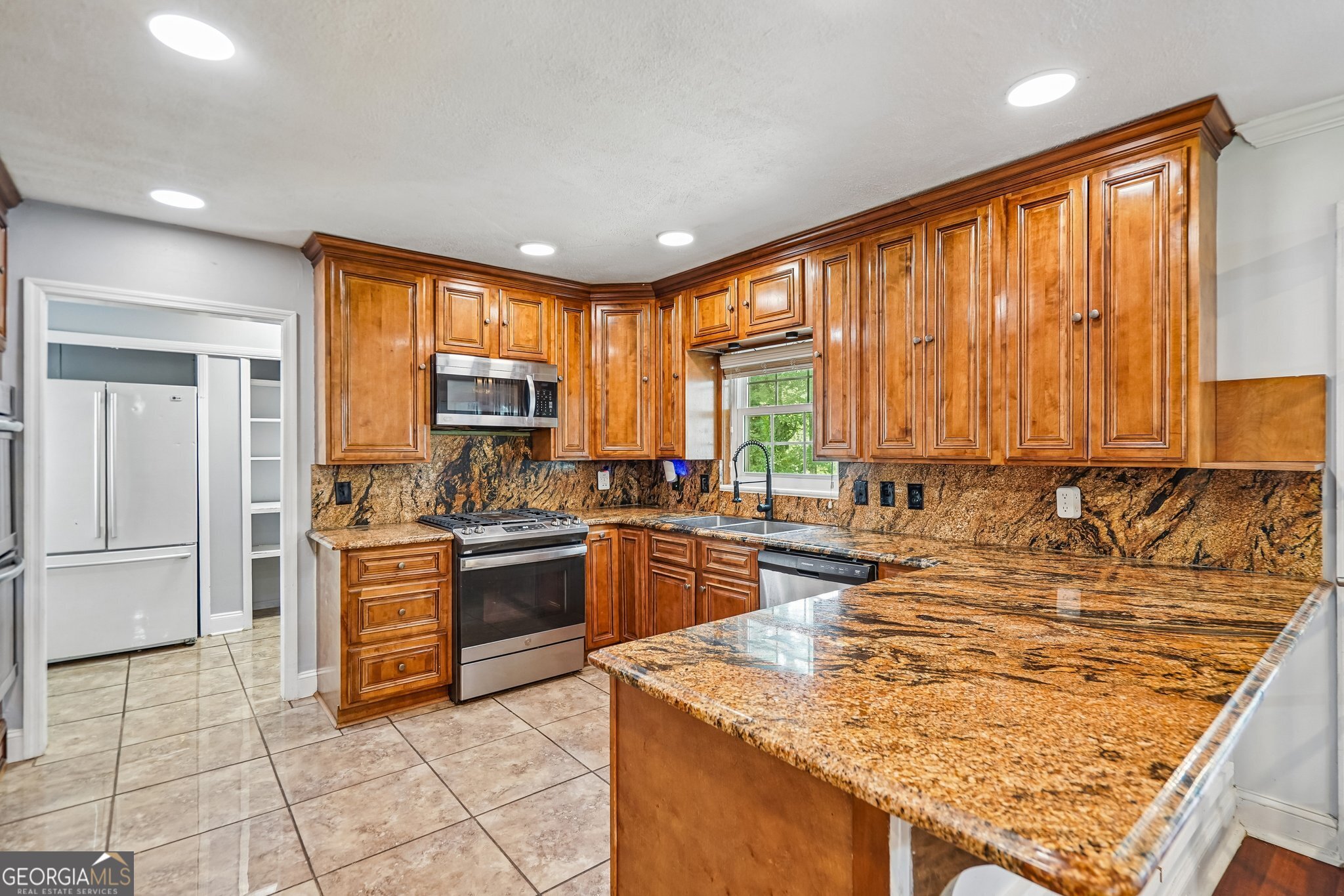2615 Skyline Drive Property Photo 9