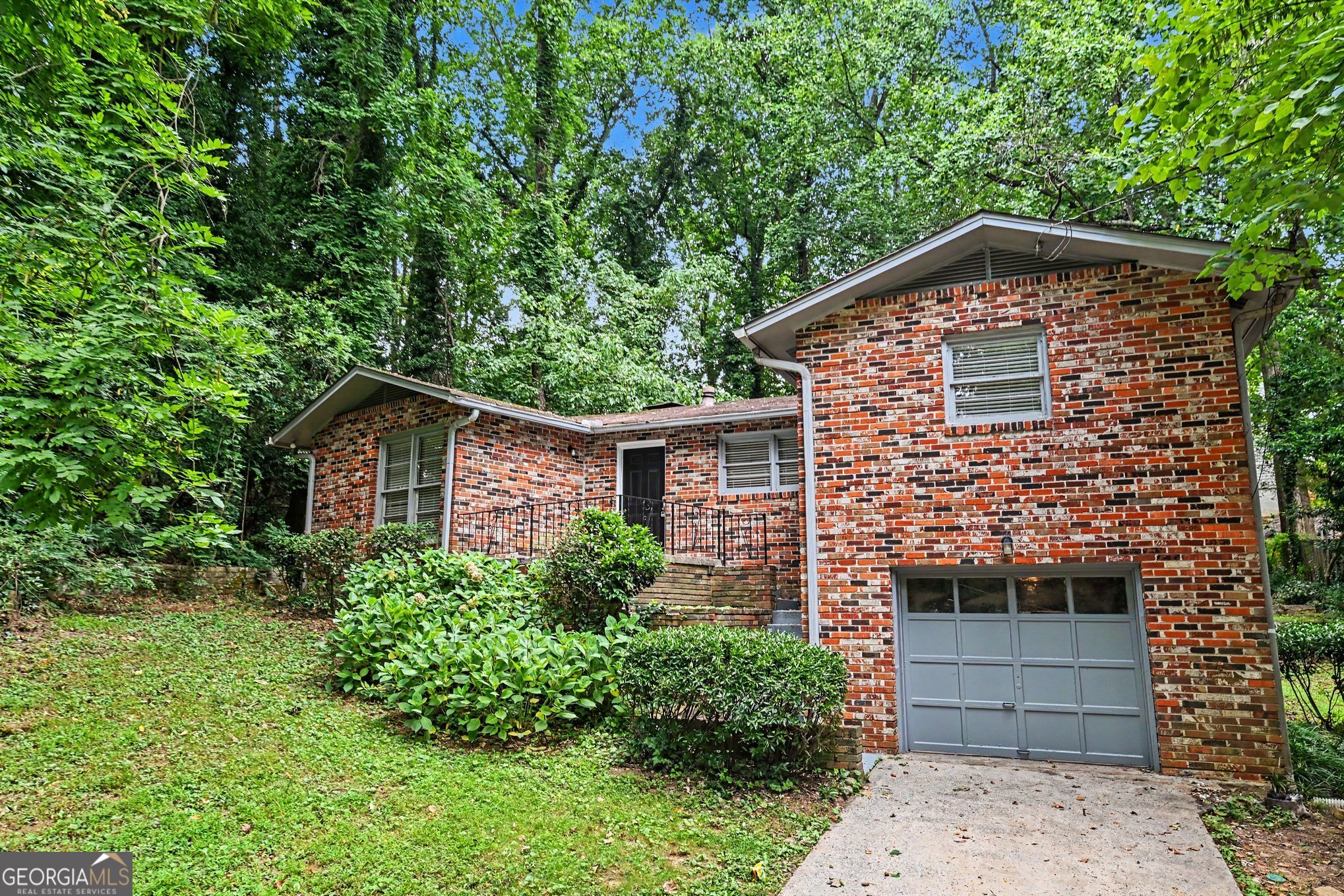3934 Ensign Court Property Photo 3
