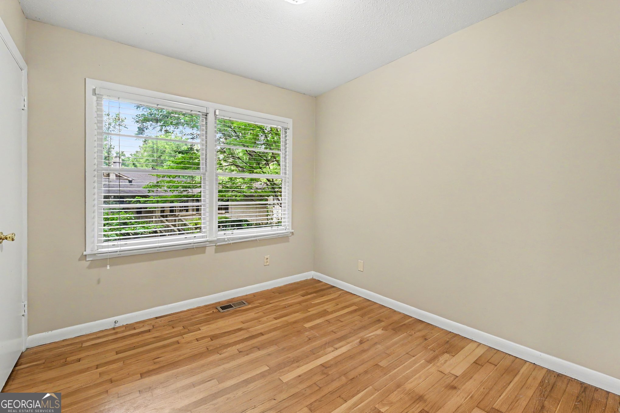 3934 Ensign Court Property Photo 12