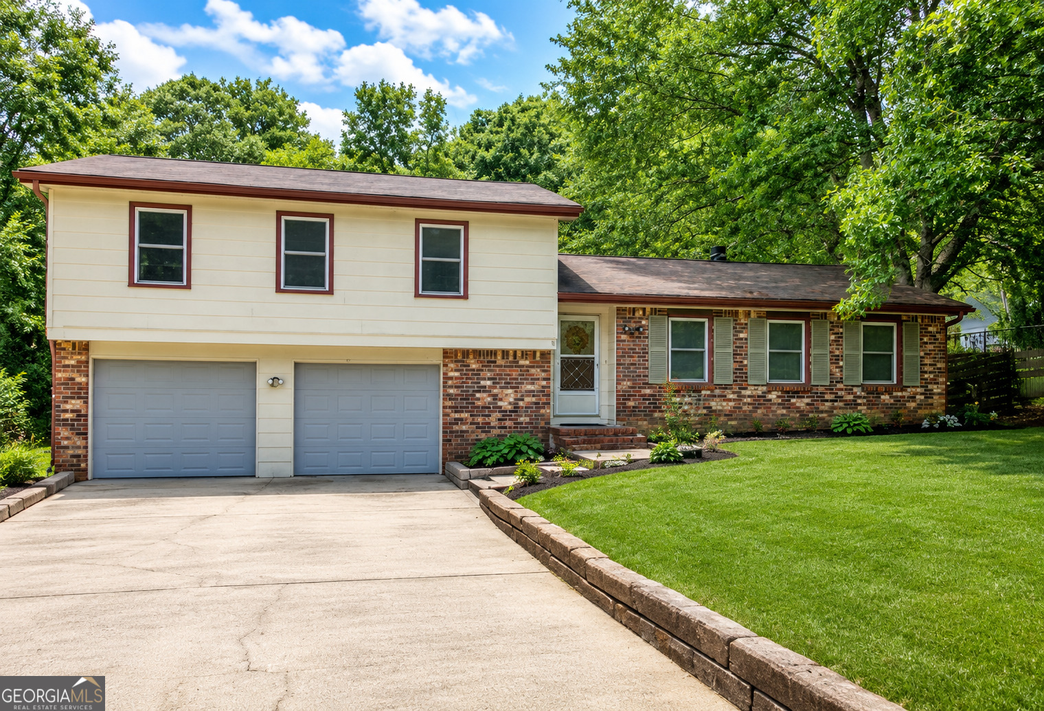 1237 Country Lane Drive NE