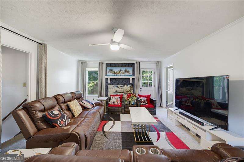 563 Presidential Drive Property Photo 4