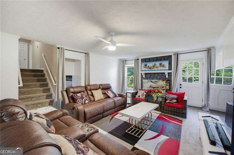 563 Presidential Drive Property Photo 5