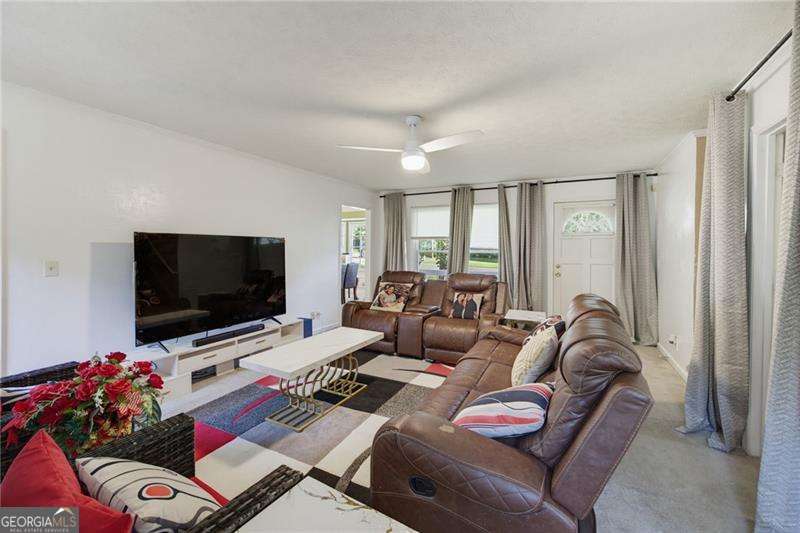 563 Presidential Drive Property Photo 6