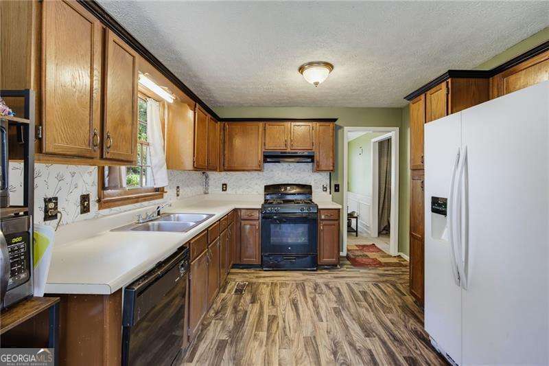 563 Presidential Drive Property Photo 8