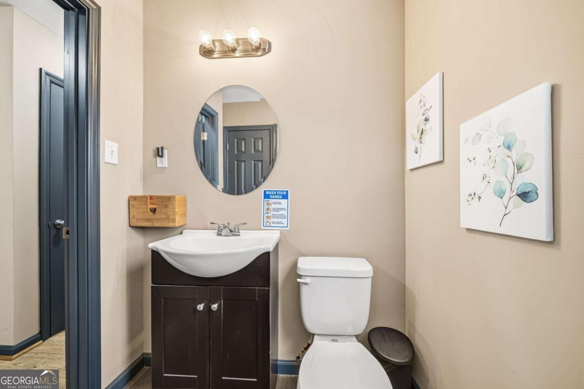 211 Field Street Property Photo 8