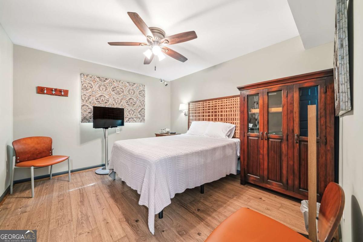 211 Field Street Property Photo 23