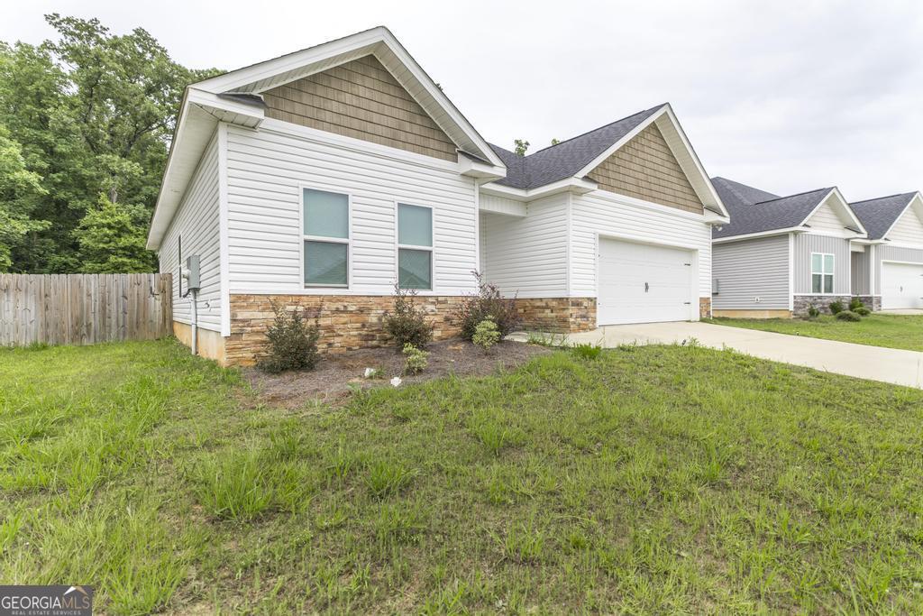 105 Garrett Lane Property Photo 4