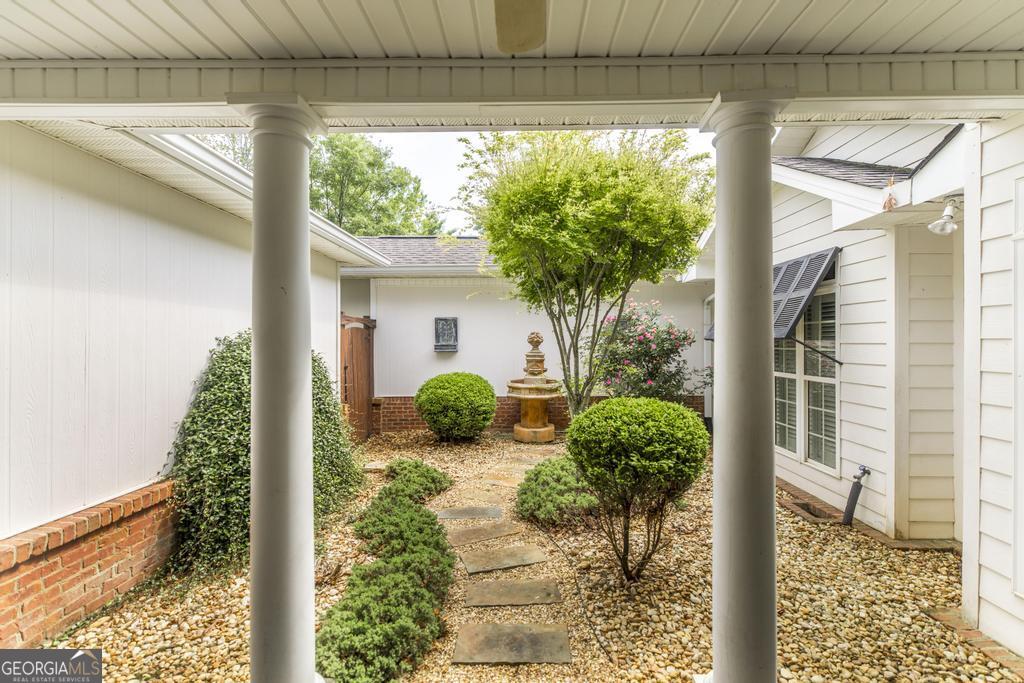 856 Tufthunter Property Photo 35