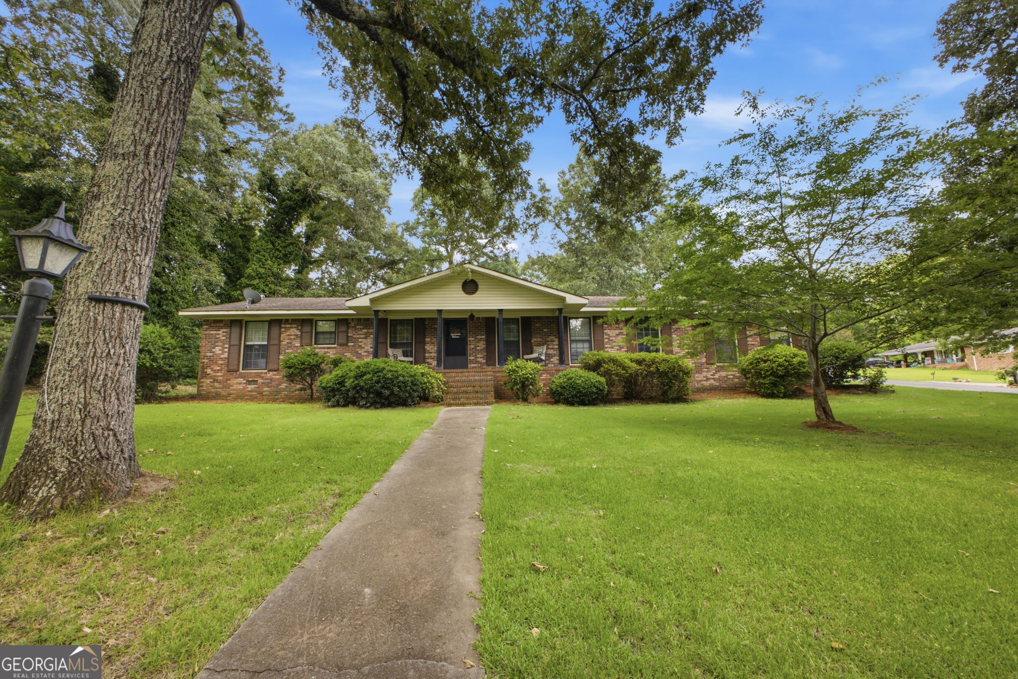 300 Ridgewood Road Property Photo 1