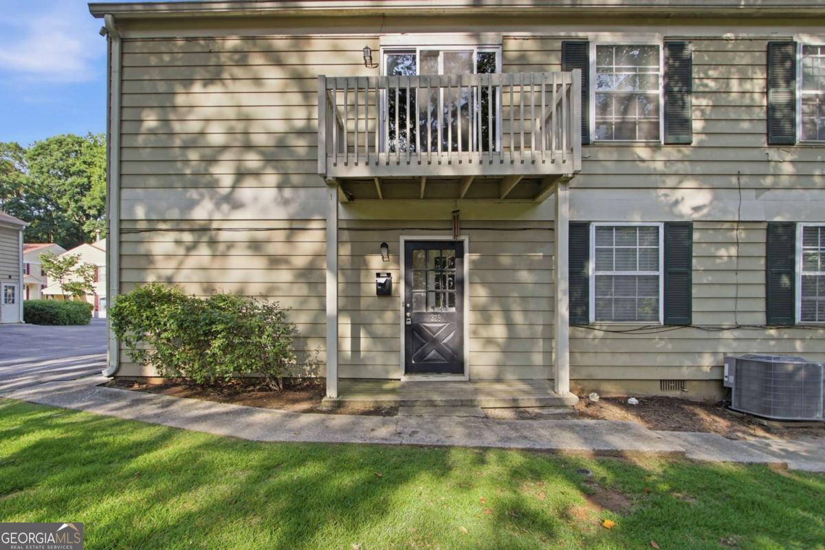 1329 Surrey Lane Sw # 7 Property Photo 2