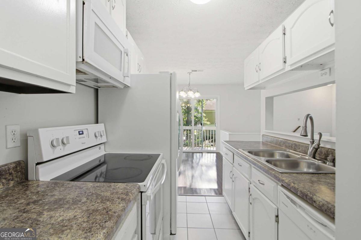 1329 Surrey Lane Sw # 7 Property Photo 6