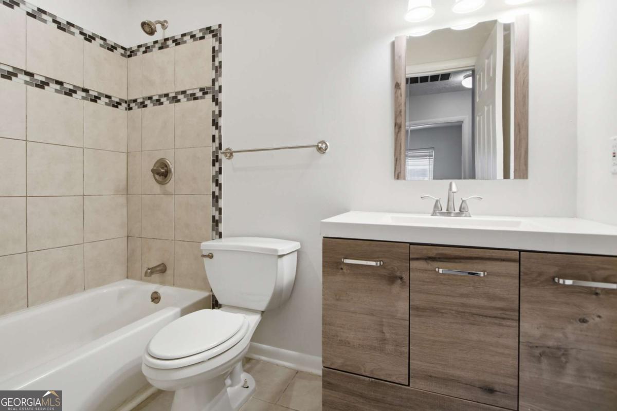 1329 Surrey Lane Sw # 7 Property Photo 16
