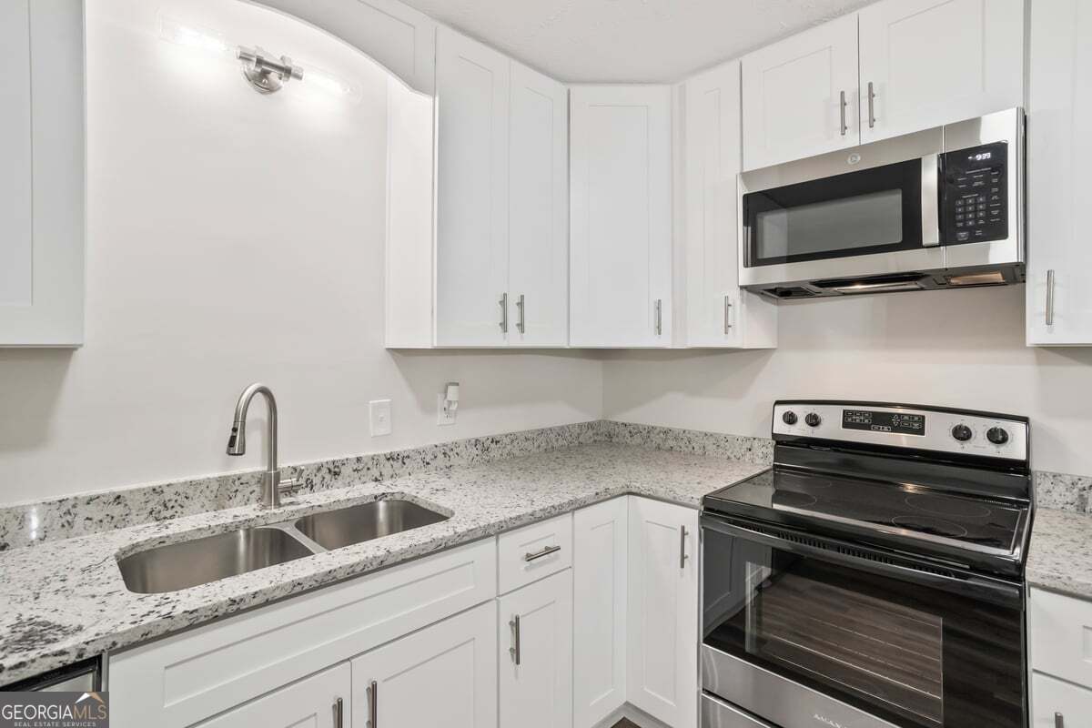 25 Woodcrest Drive Property Photo 17