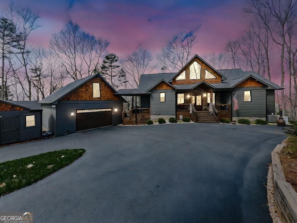 208 Weeks Drive Property Photo 3