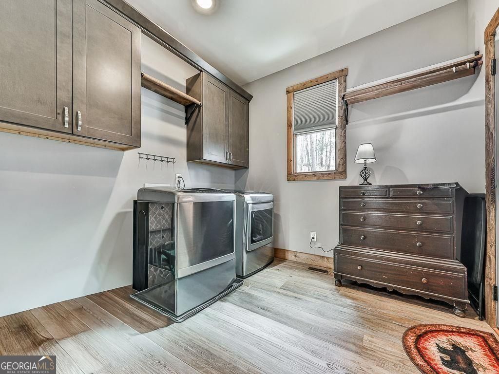 208 Weeks Drive Property Photo 28