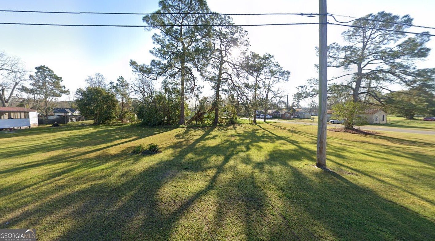 400 N Elm Street Property Photo 2