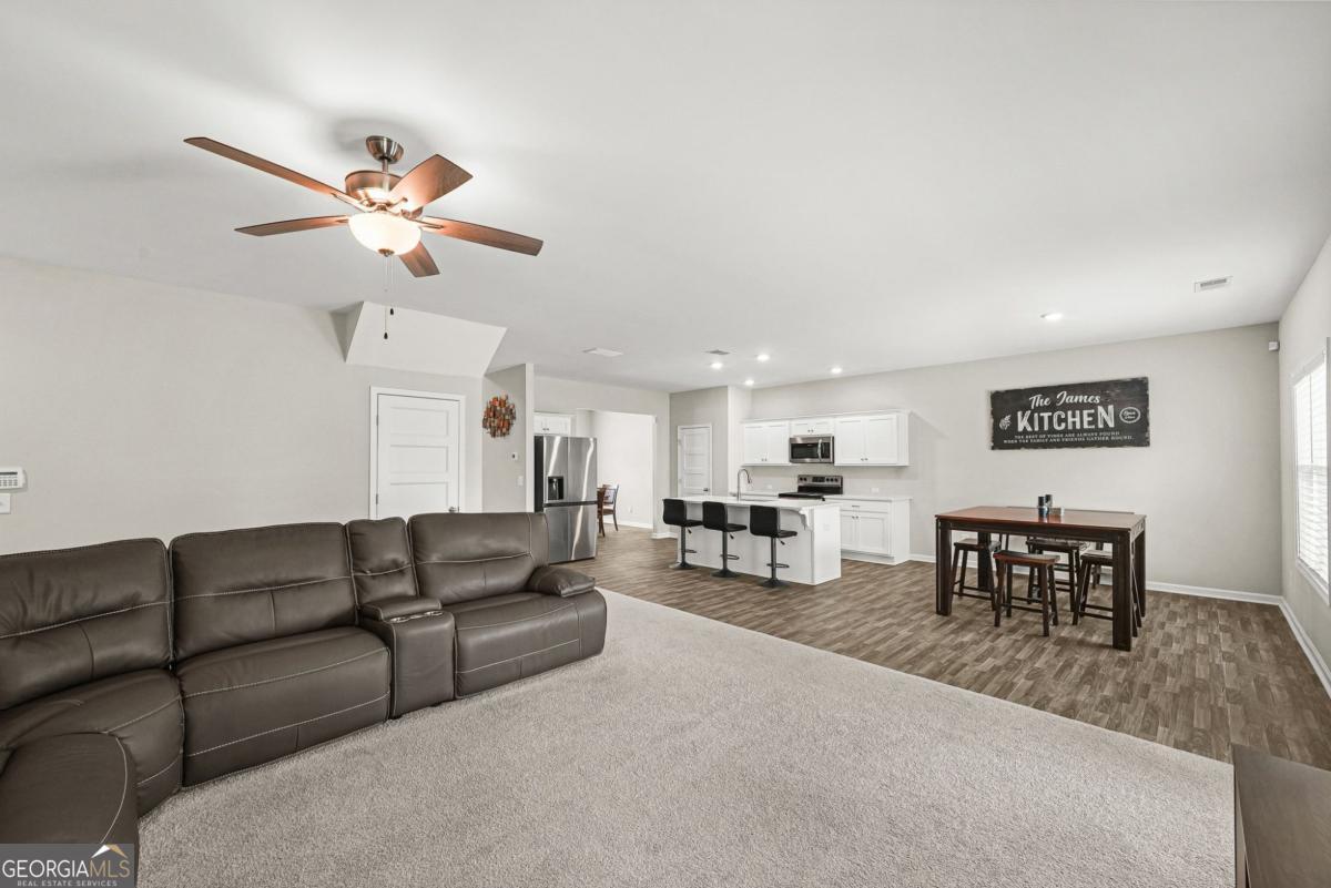 409 Splash Pointe Property Photo 8