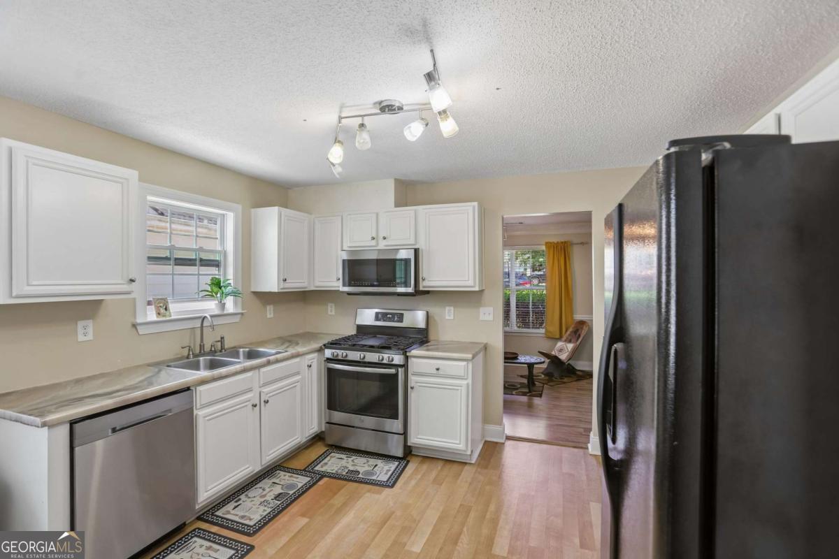 1586 Rice Square Property Photo 2