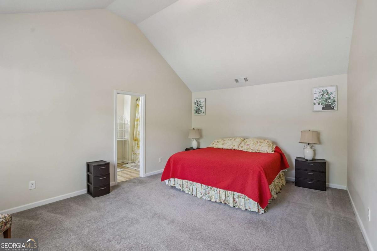 1586 Rice Square Property Photo 3