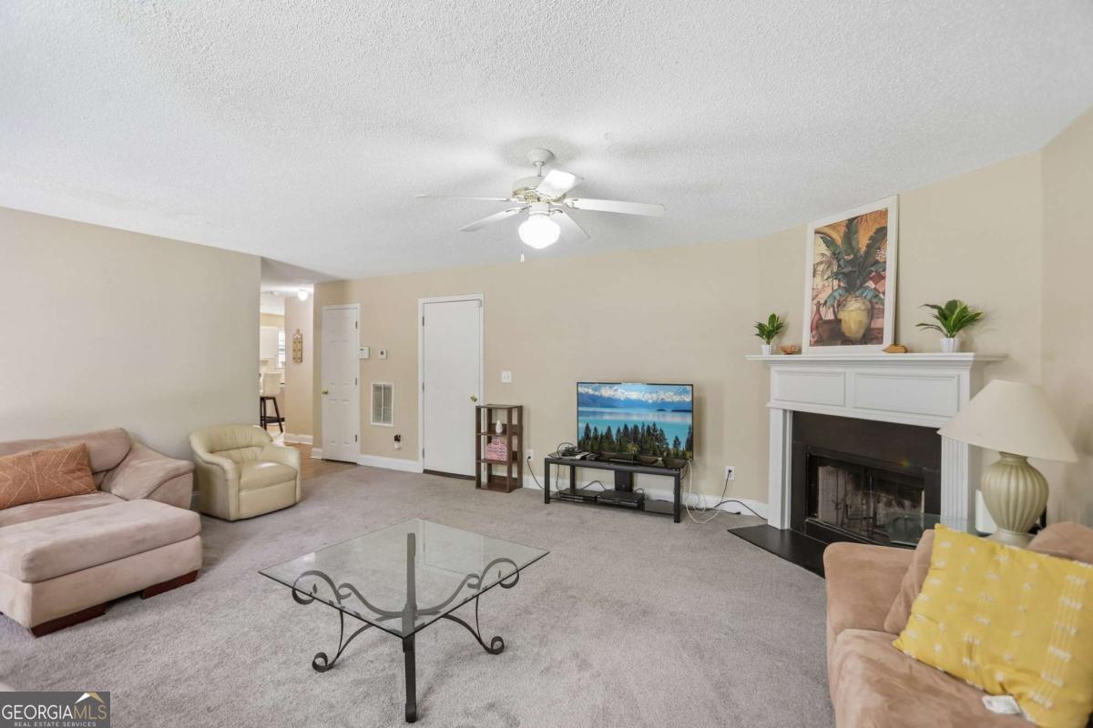 1586 Rice Square Property Photo 5