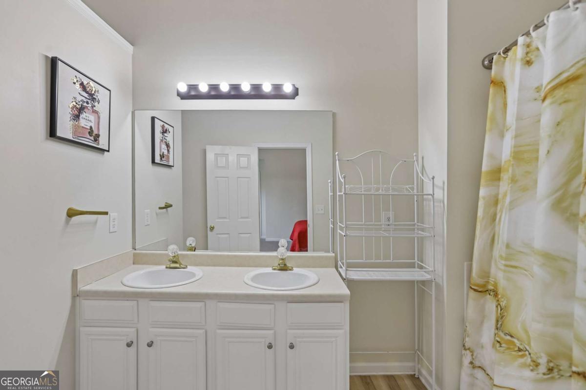 1586 Rice Square Property Photo 8