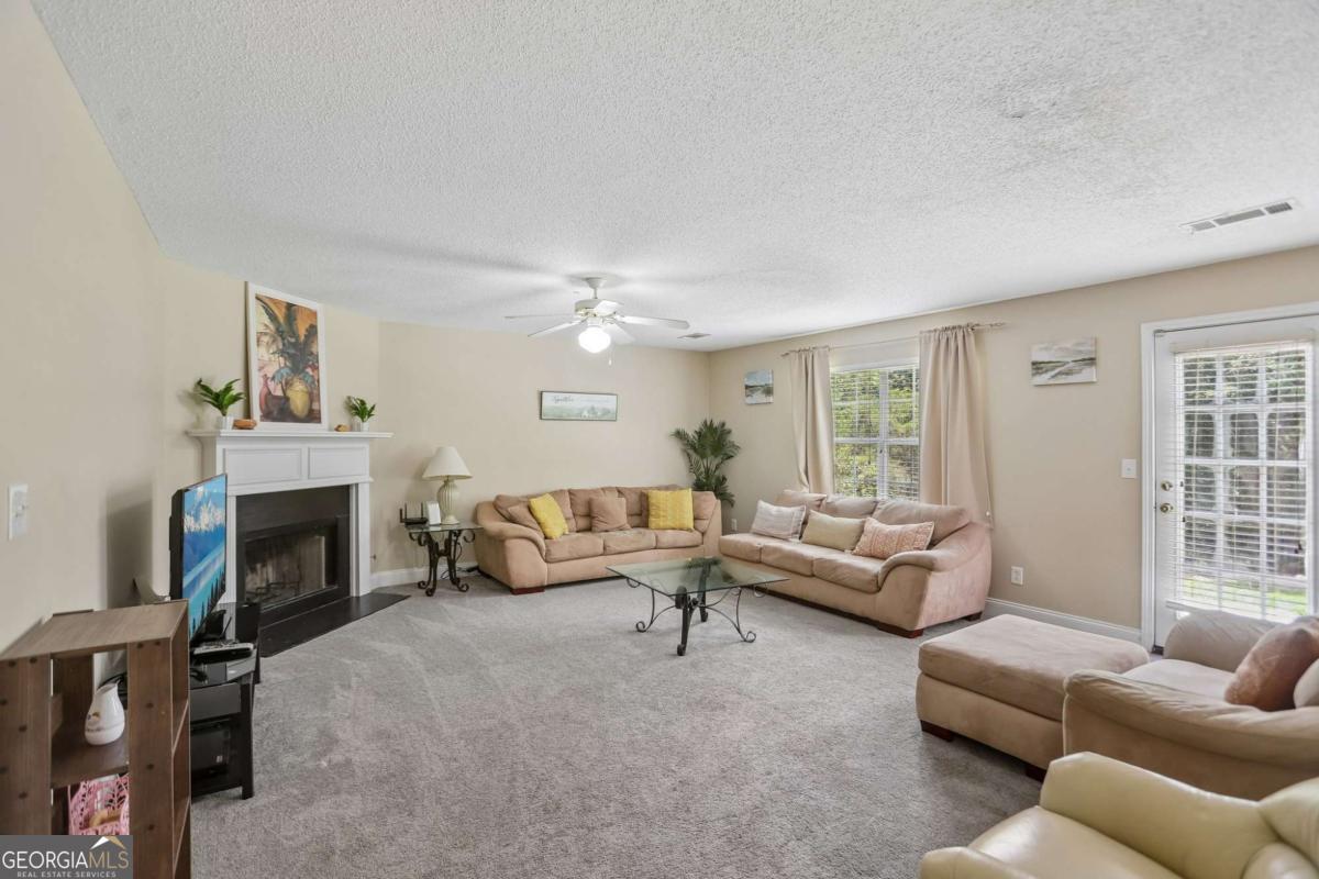 1586 Rice Square Property Photo 11
