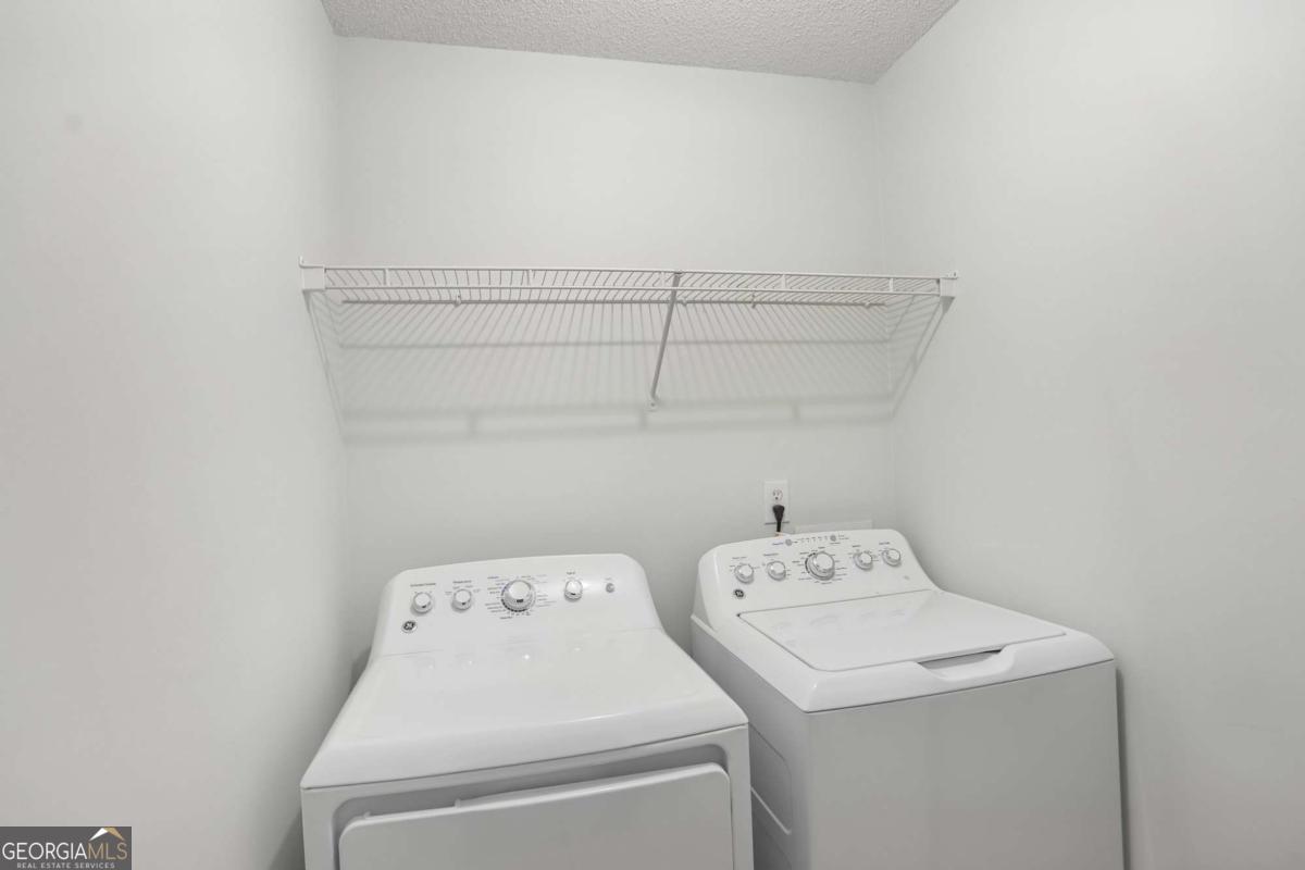 1586 Rice Square Property Photo 23