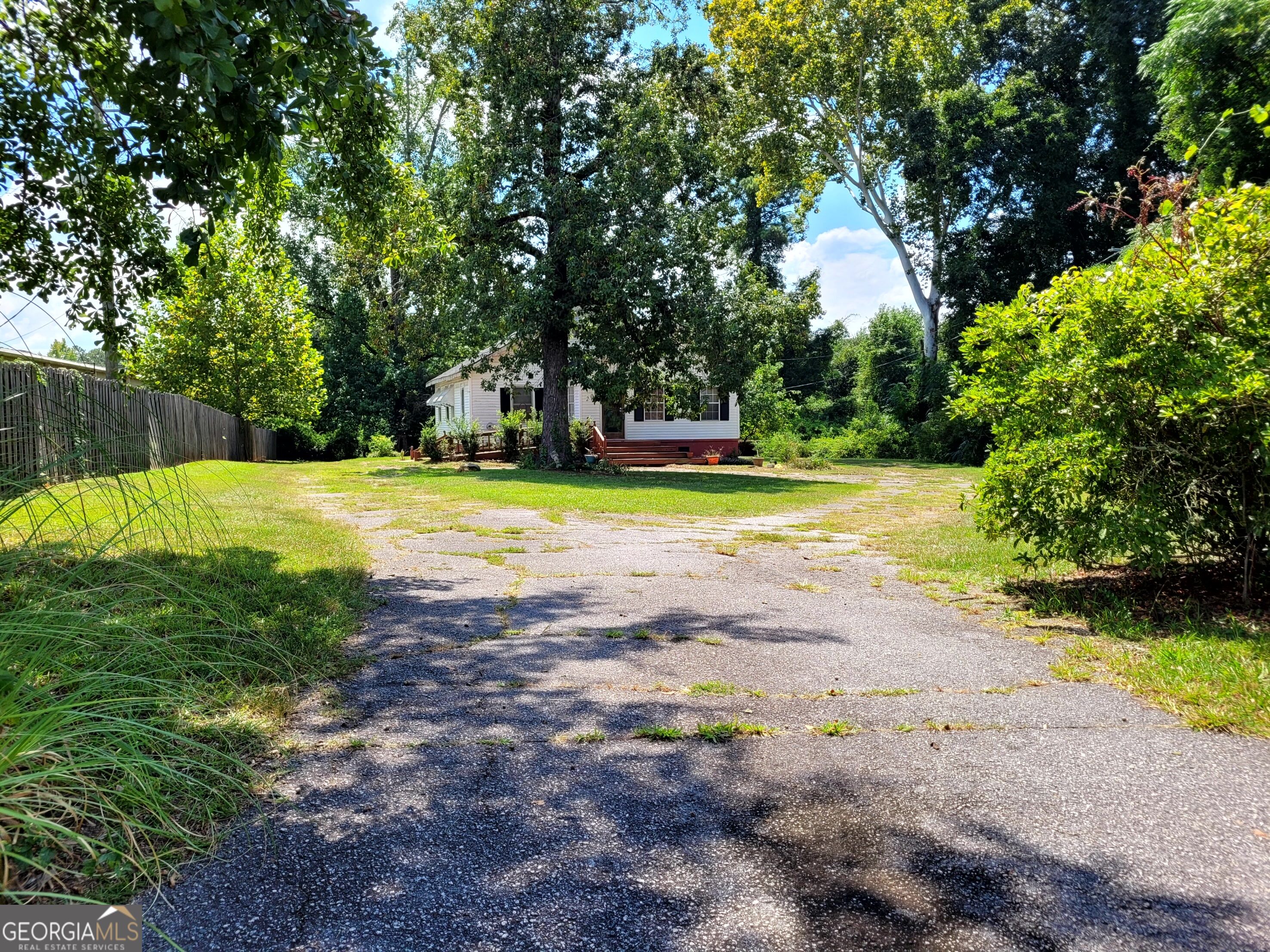 208 Manley Road Property Photo 3