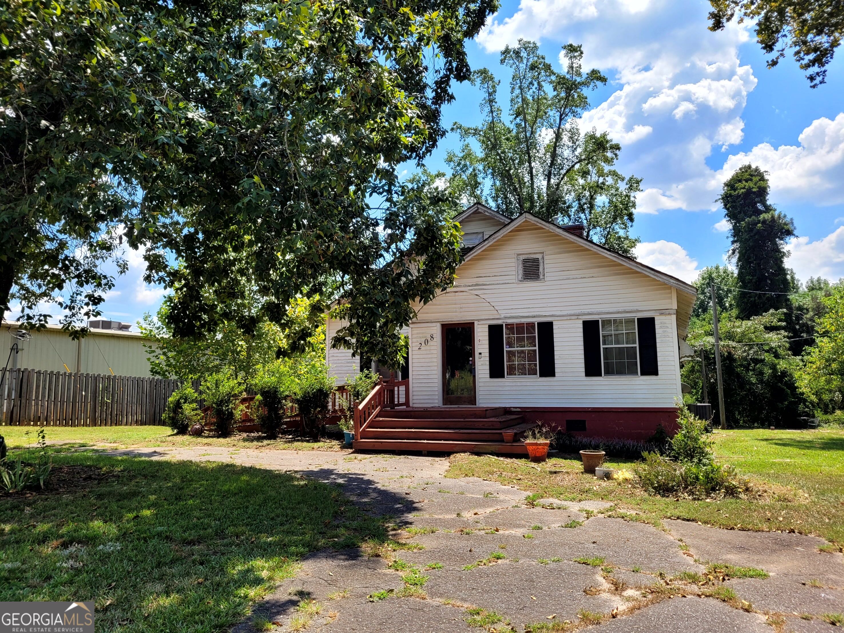 208 Manley Road Property Photo 5