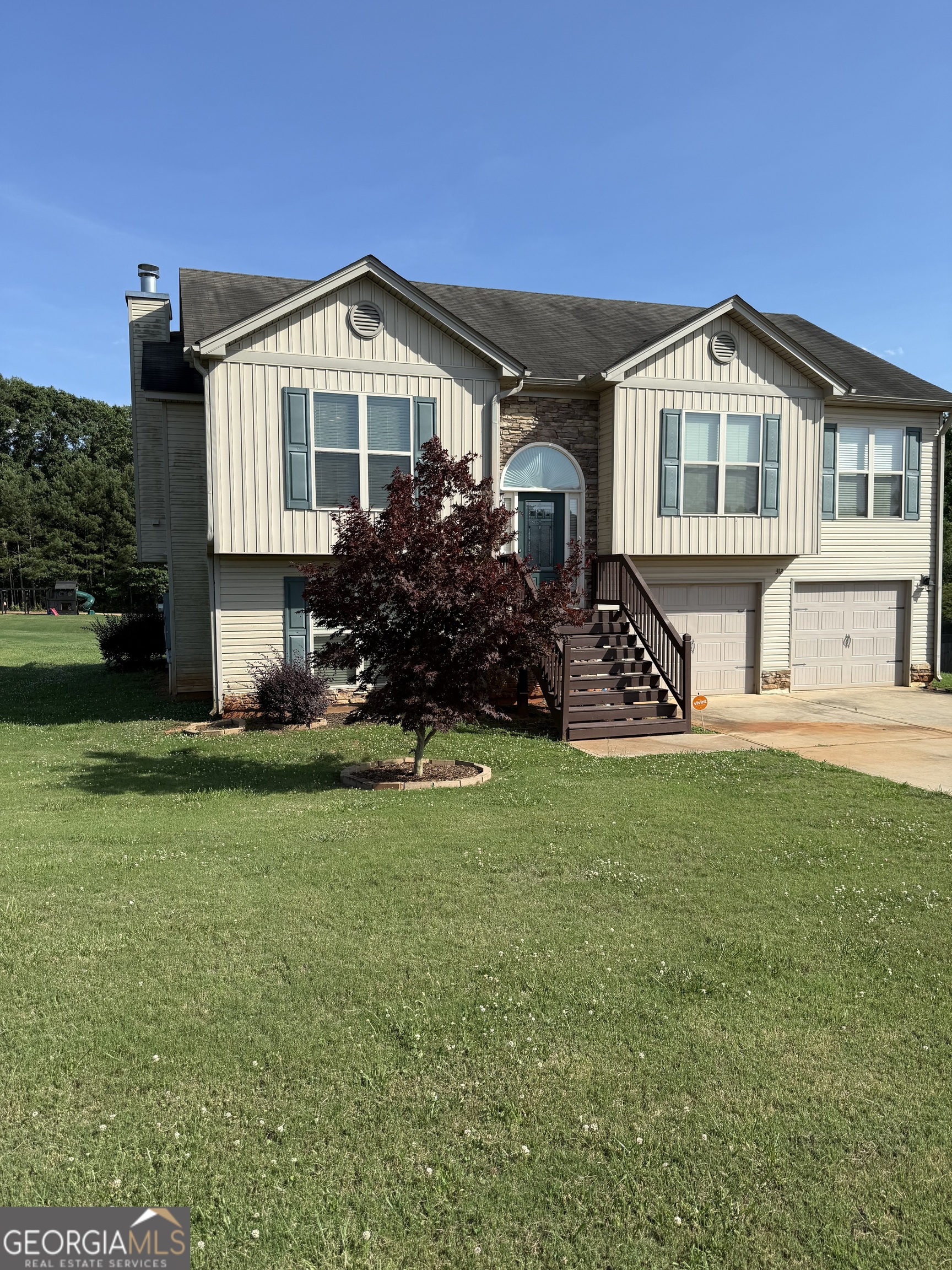 312 Thoroughbred Trail Property Photo 2