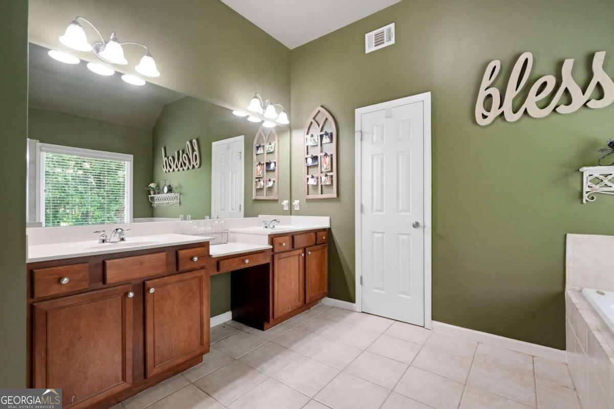 5305 Old Haven Court Property Photo 19
